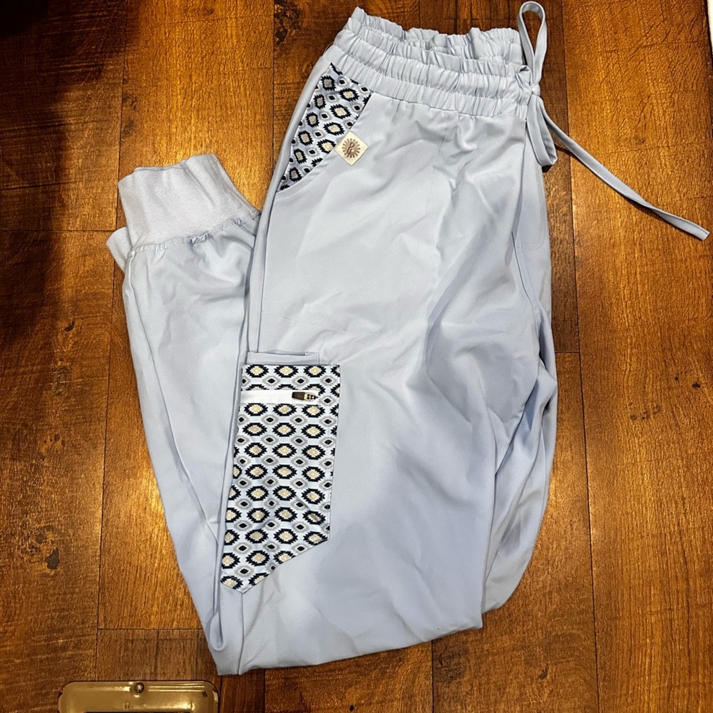 Ceil Blue Scrub Jogger Pants | Patterned Pocket Detail | Elastic Waist - Picture 3 of 11